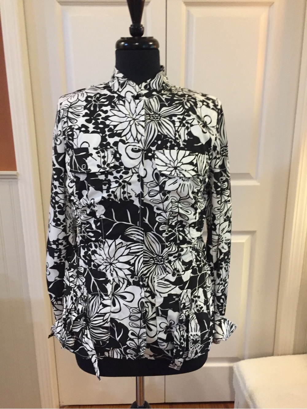 Black & White Floral Button-Front Blazer Jacket